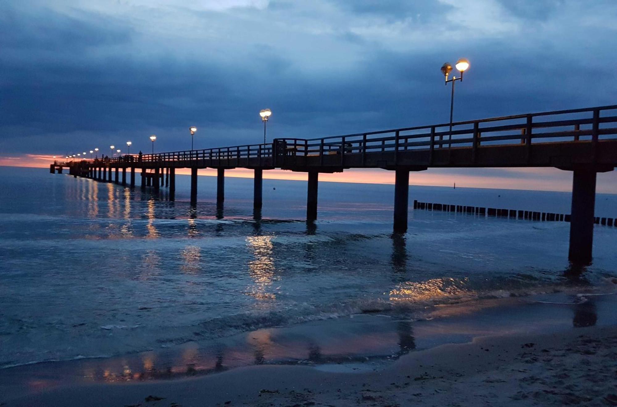 Waterkant In Der Seefahrtschule Wustrow  Buitenkant foto